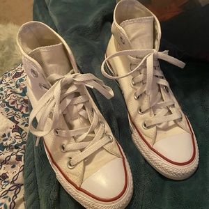 white/beige converse